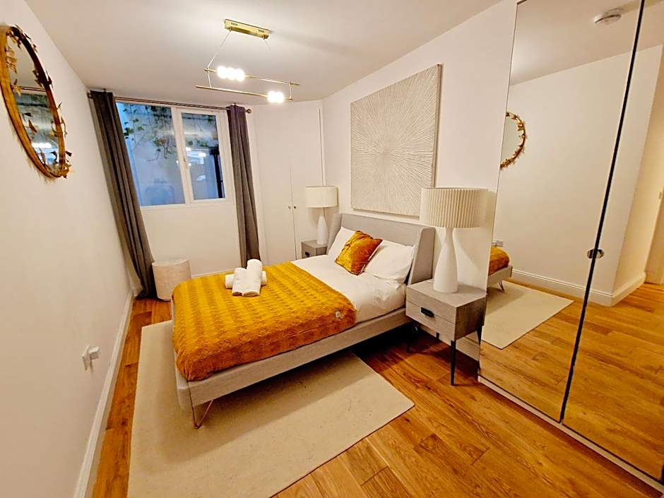 Stunning Hyde Park Home, Ground Floor Maisonette, Duplex, near Tube Metro Stations