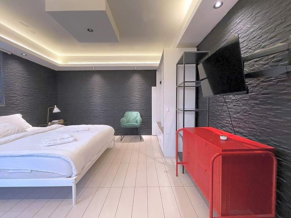 3Bedroom Suite 10 with Balcony and shelter