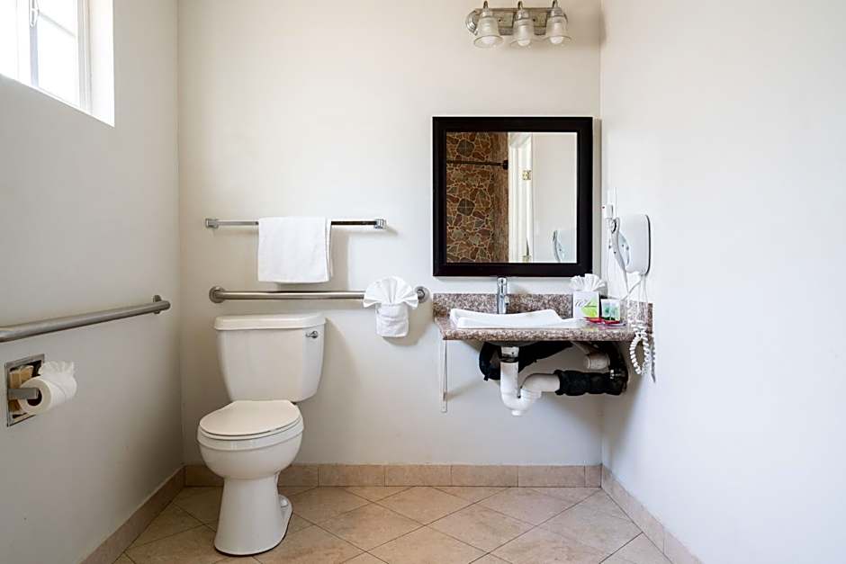 Solaire Inn & Suites