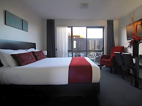 Executive King Studio