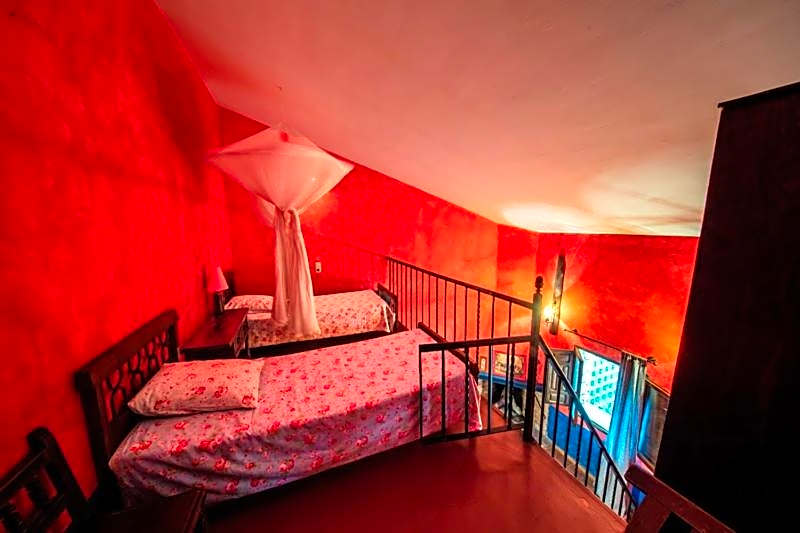 Hotel Royo Guarde-Puente Faco, junto al río Mundo