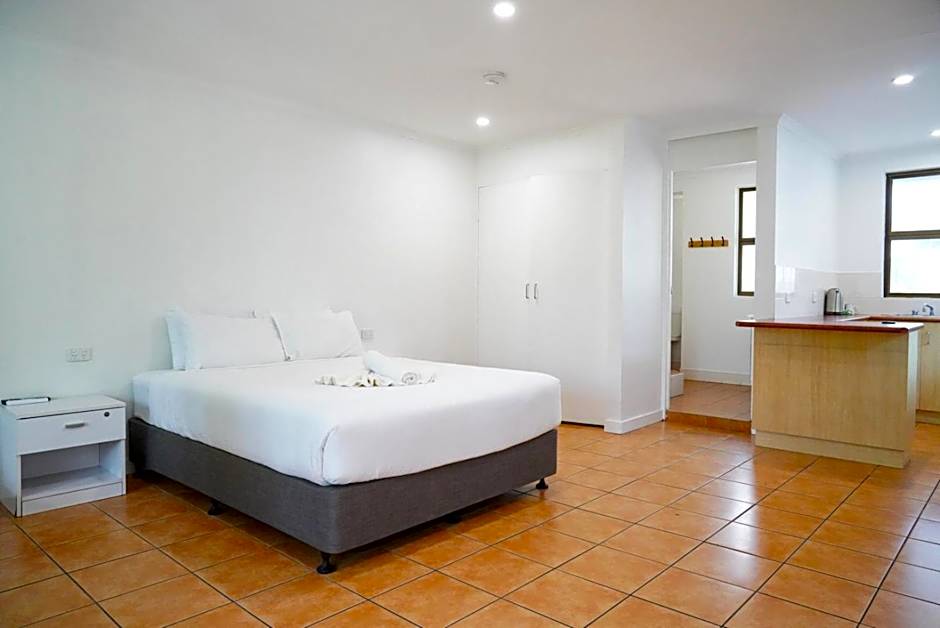 Nomads Airlie Beach Hotel