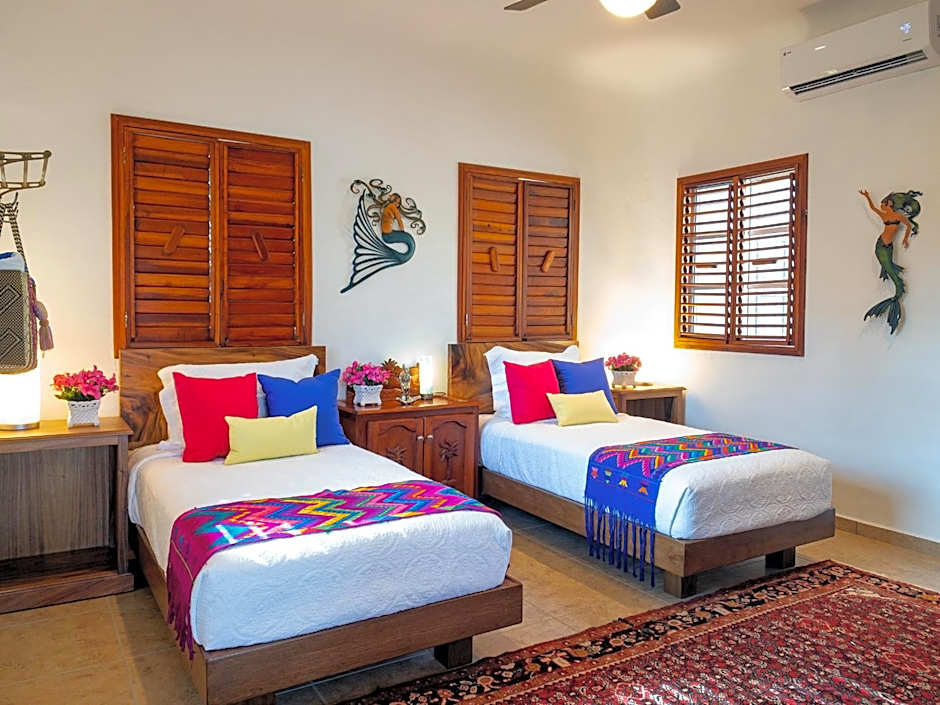 Casa Zarah - Hacienda Family Home - Pool and 2-Block to Beach