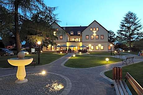 Hotel Modrzewiowy Dwór