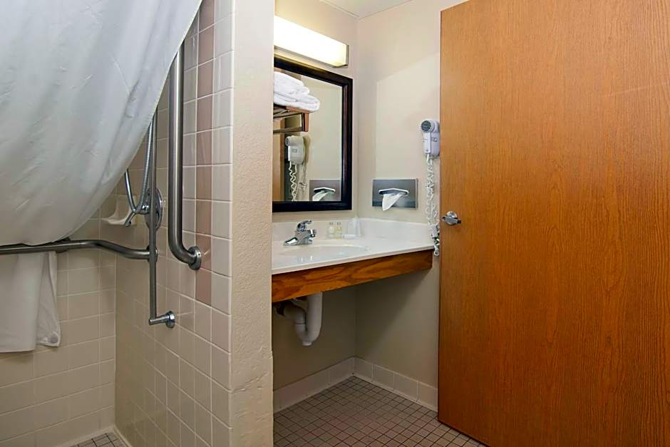 Boarders Inn & Suites by Cobblestone Hotels - Faribault