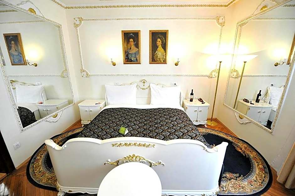 Queen's Astoria Design Hotel