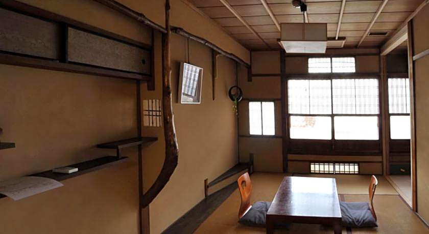 Traditional Kyoto Inn serving Kyoto cuisine IZUYASU