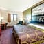Super 8 by Wyndham Iola KS