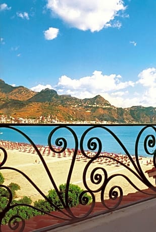 Double or Twin Room with Sea View