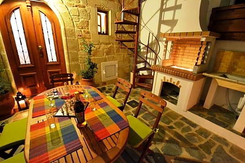 Photo 1 of 1 of Patitiri Hotel