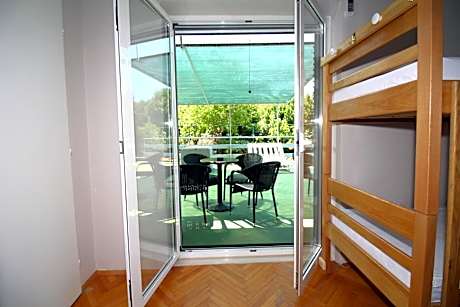 Bed in 8-Bed Mixed Dormitory Room