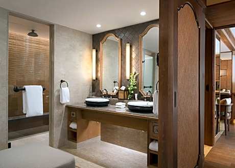 Family King Suite