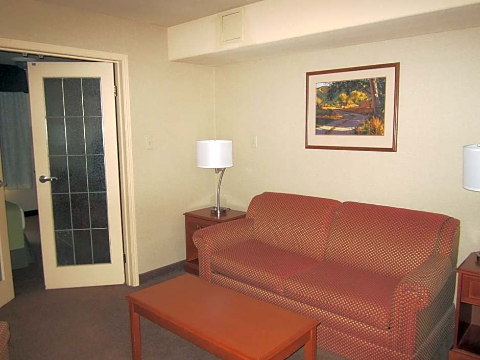 Super 8 by Wyndham Fort St. John BC