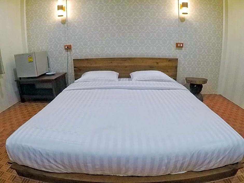 T & T Hostel Kanchanaburi