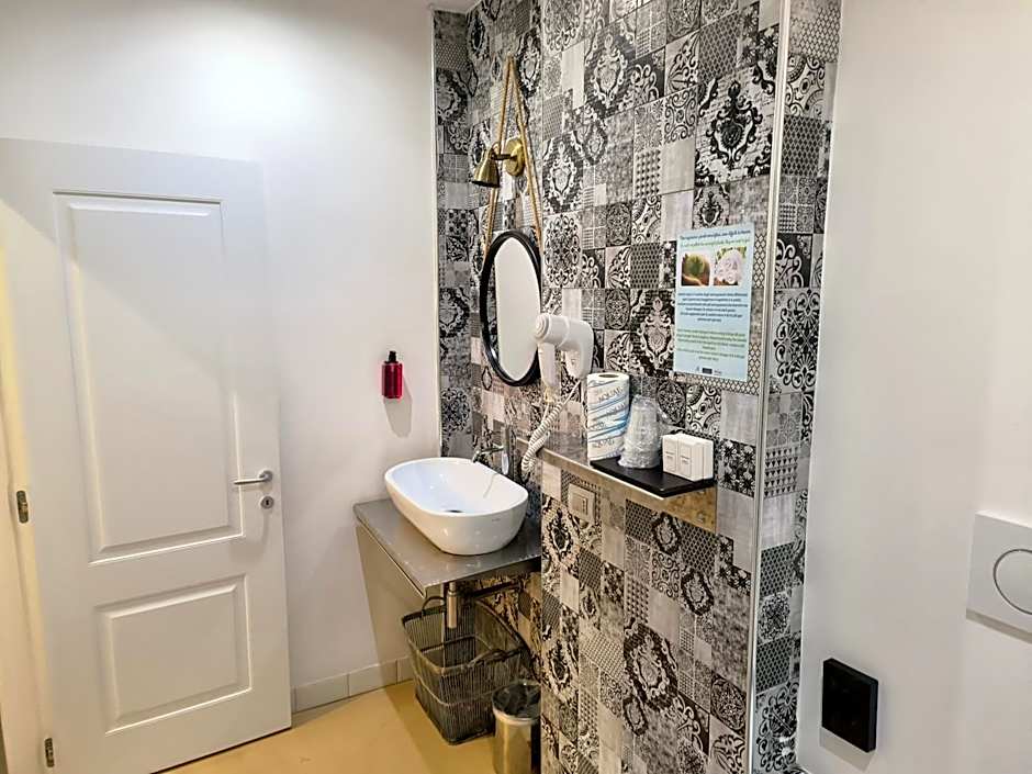 Trevi Contemporary Suite