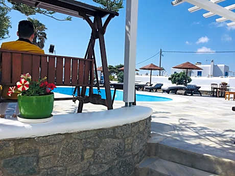 Apartment with Pool View