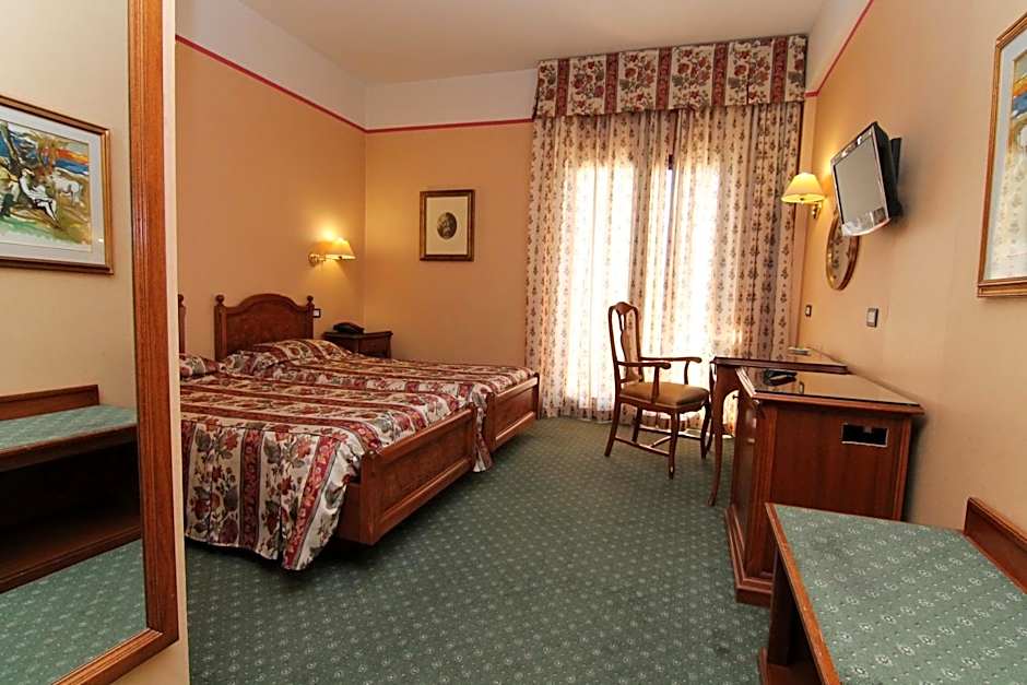 Photo 1 of 6 of Single Room