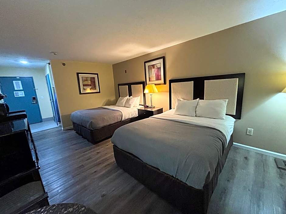 Quality Inn & Suites Woodstock near Lake Geneva