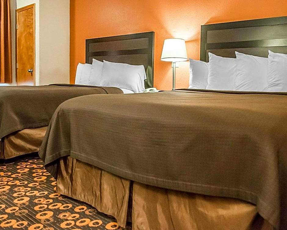 Econo Lodge Inn & Suites Santa Fe South