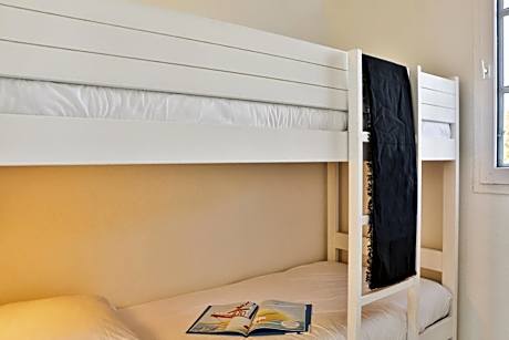 One-Bedroom Apartment with sleeping Alcove and Terrace or Balcony (6 People) - Village du Golf