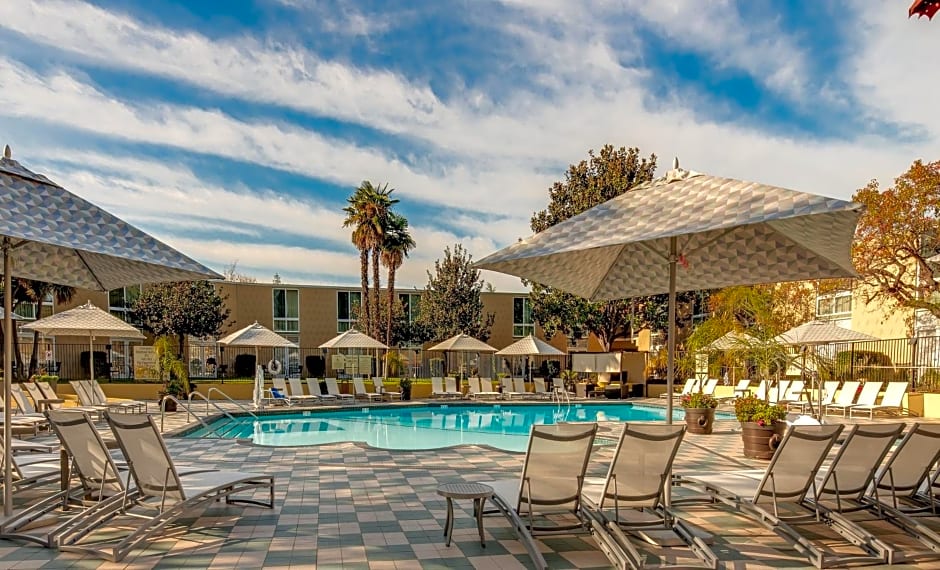 Crowne Plaza Cabana Hotel by IHG