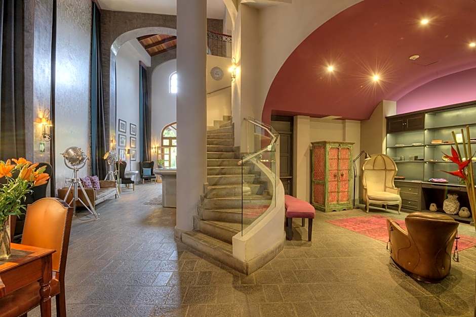 Alta Las Palomas Hotel