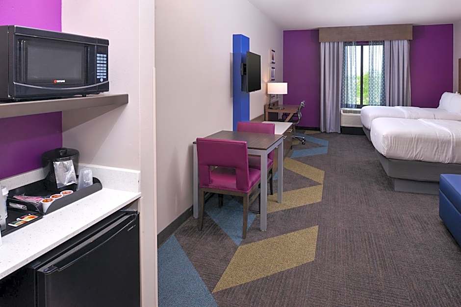 Holiday Inn Express & Suites Bryant West By IHG