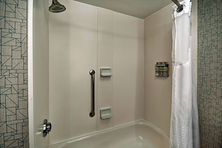 Holiday Inn Express Middletown/Newport By IHG
