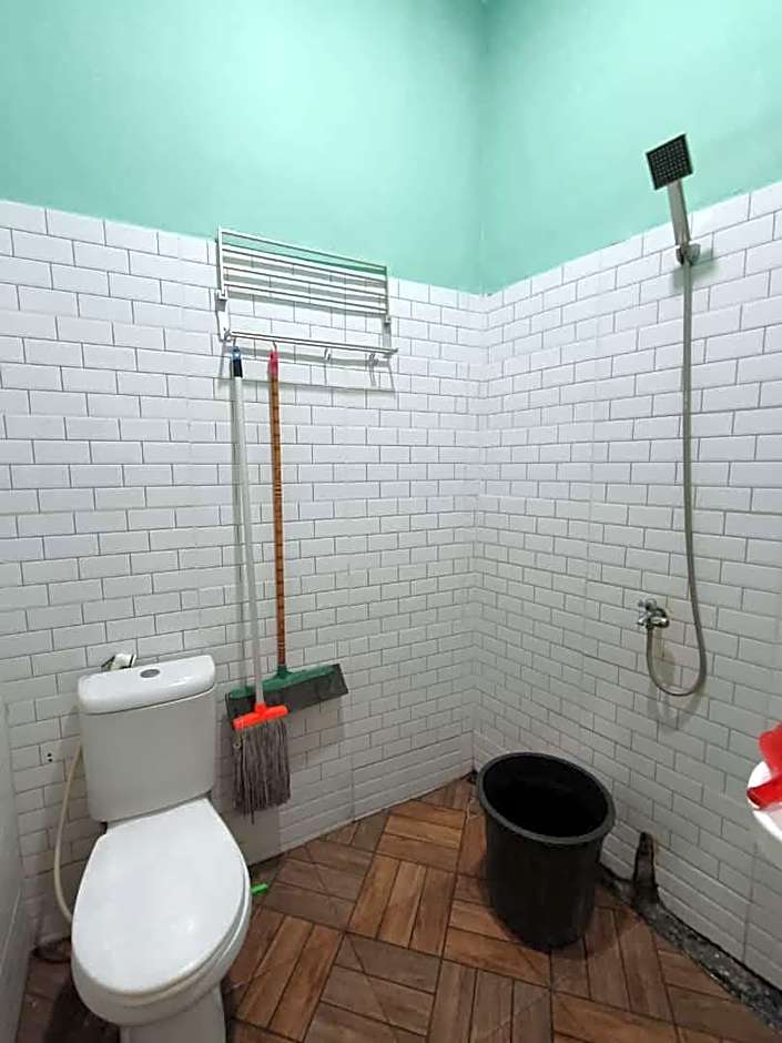 OYO Life 93158 Kost Asaka