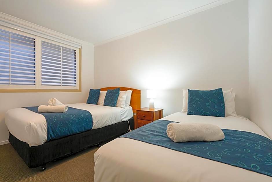 Waves Motel and Apartments formerly Comfort Inn International