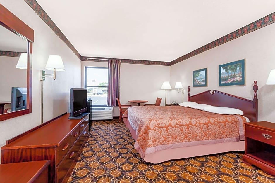 Super 8 by Wyndham Evansville North