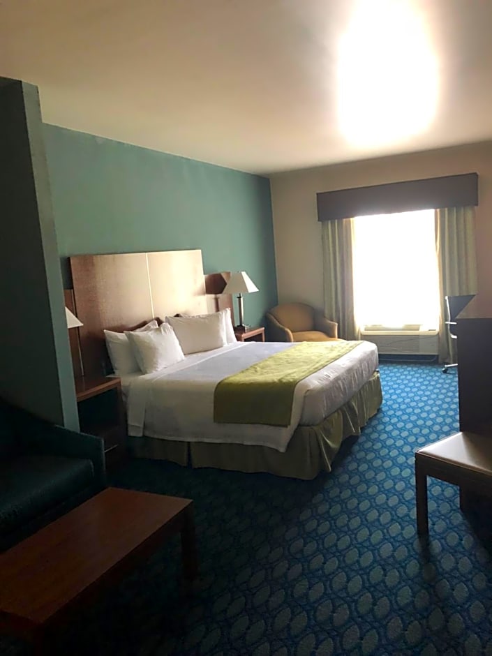 Countryview Inn & Suites