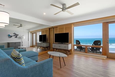 One-Bedroom Queen Suite with Ocean View