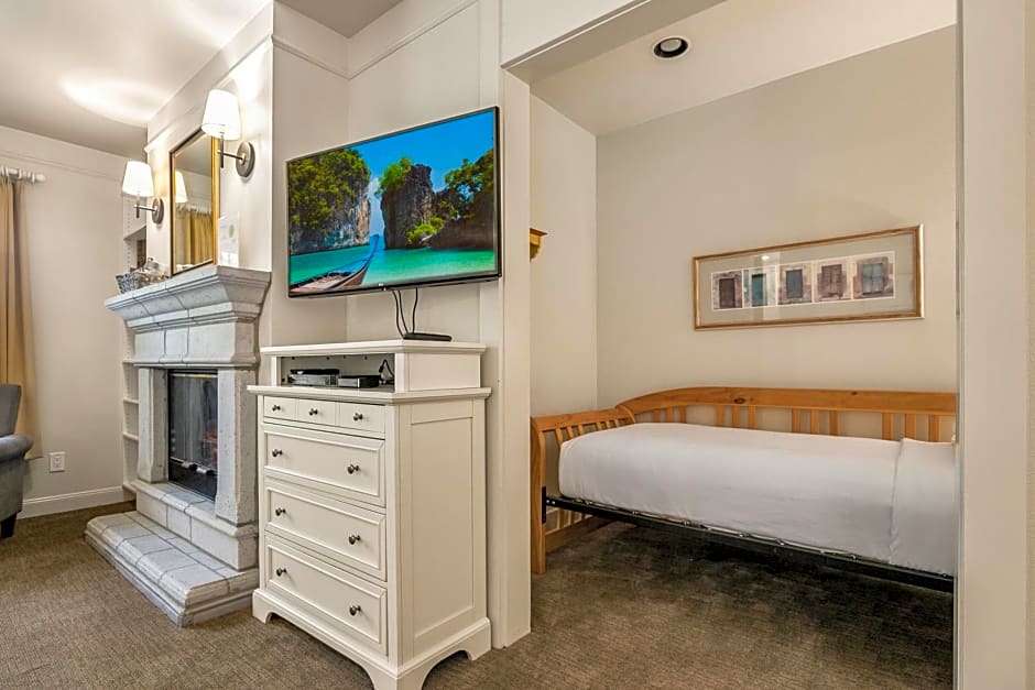 Saratoga Inn
