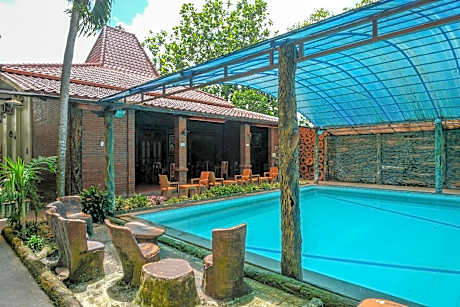 RedDoorz @ Savitri Hotel