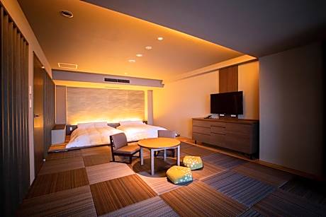 Quadruple Room with Private Bathroom
