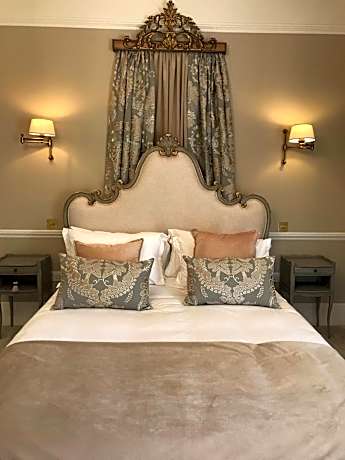 Deluxe Double Room with Bath