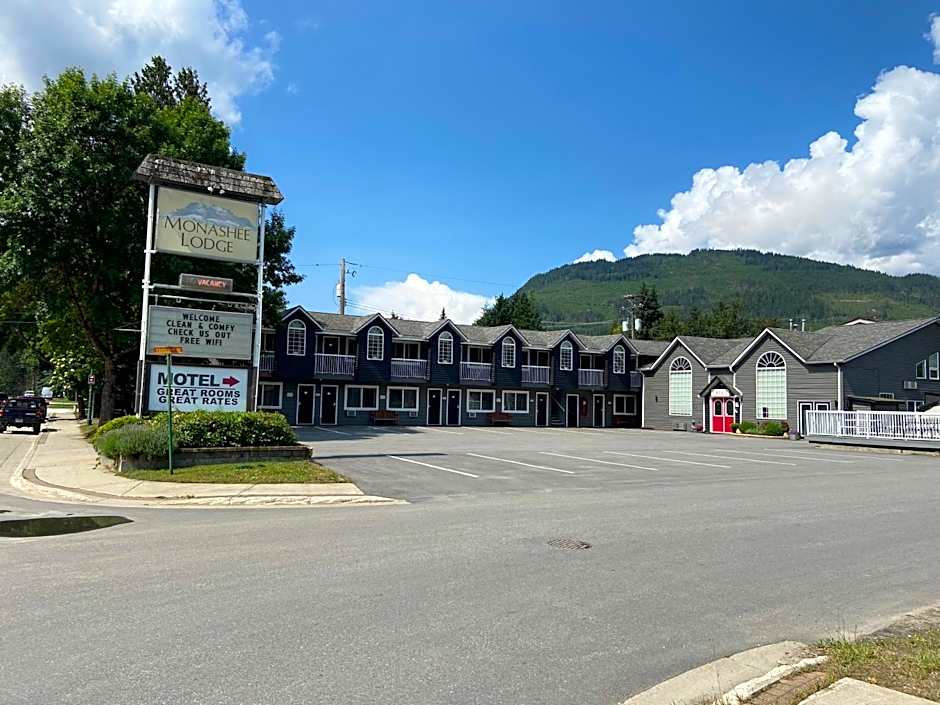 Monashee Lodge