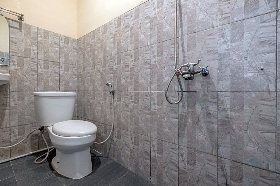 OYO 1075 Rumah Indah Losari Inn