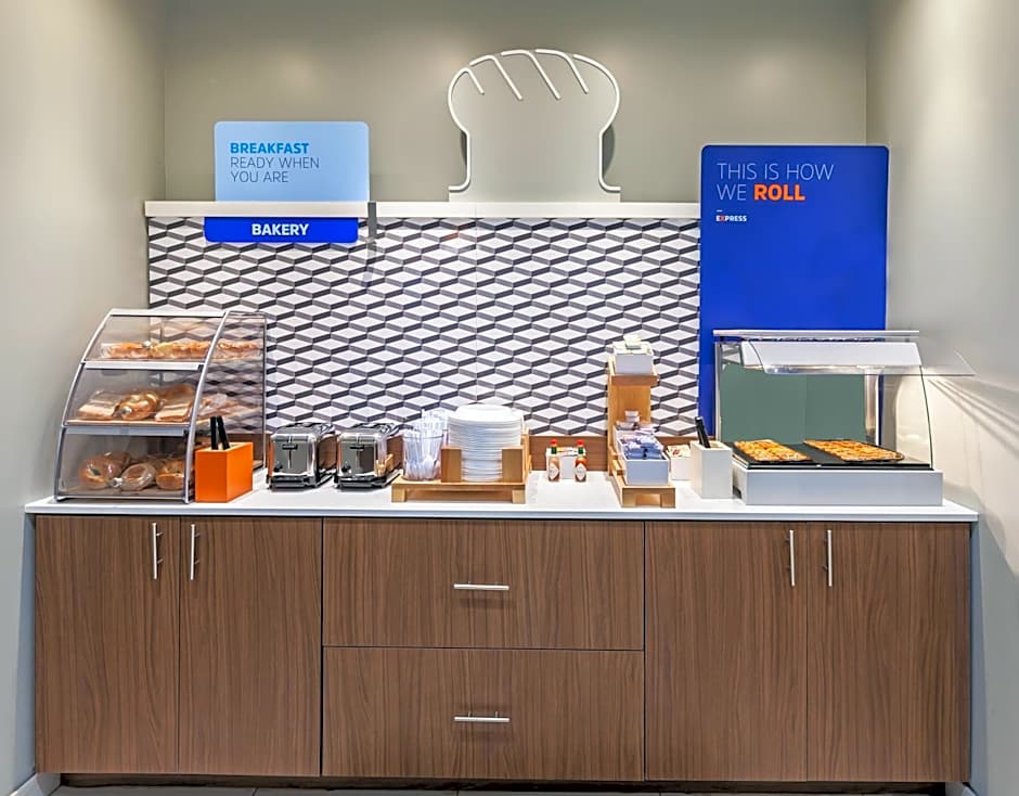 Holiday Inn Express & Suites Tulsa South - Woodland Hills By IHG