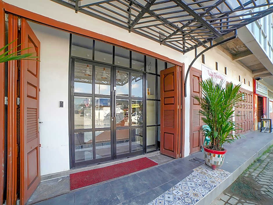 OYO 90447 Kardopa Hotel Megapark