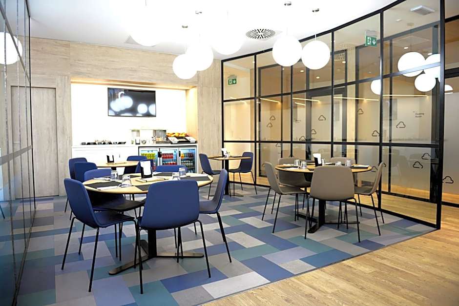 Air Rooms Rome Airport by HelloSky