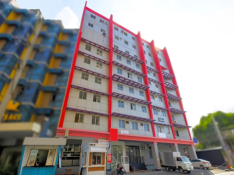 OYO 809 Crowne One Condo