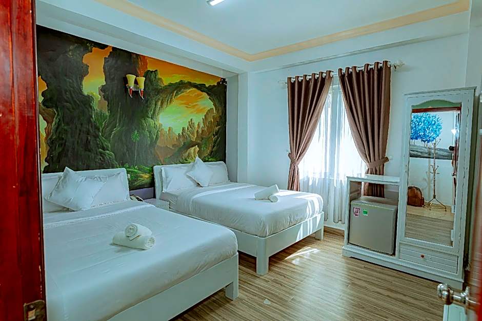 Ken's Backpackers Hotel