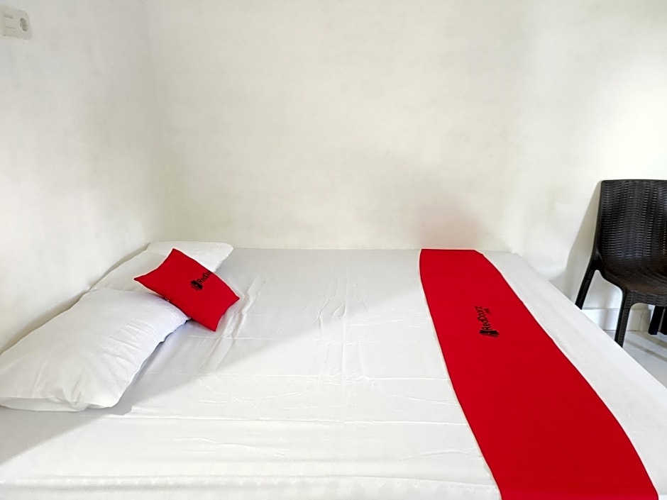 RedDoorz @ Al Muhajir Homestay Kendari