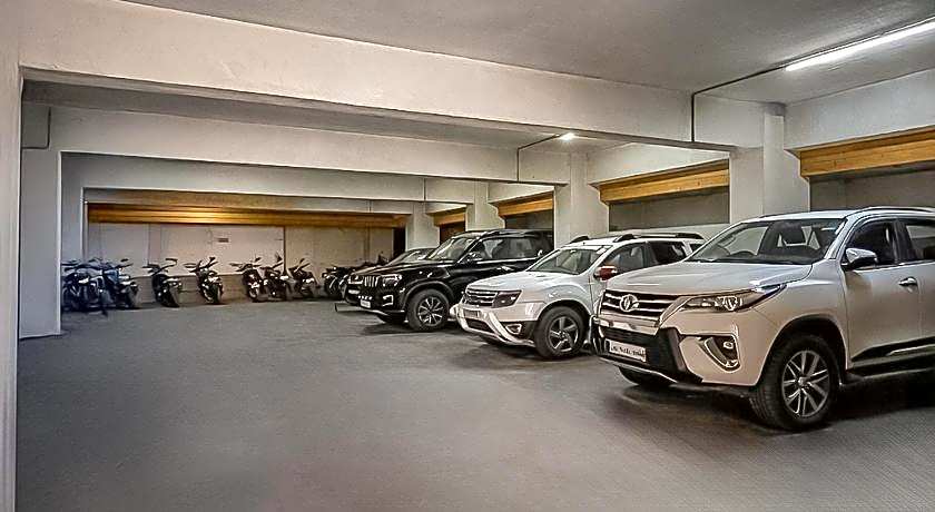 Yashshree Sanderling Mall Road