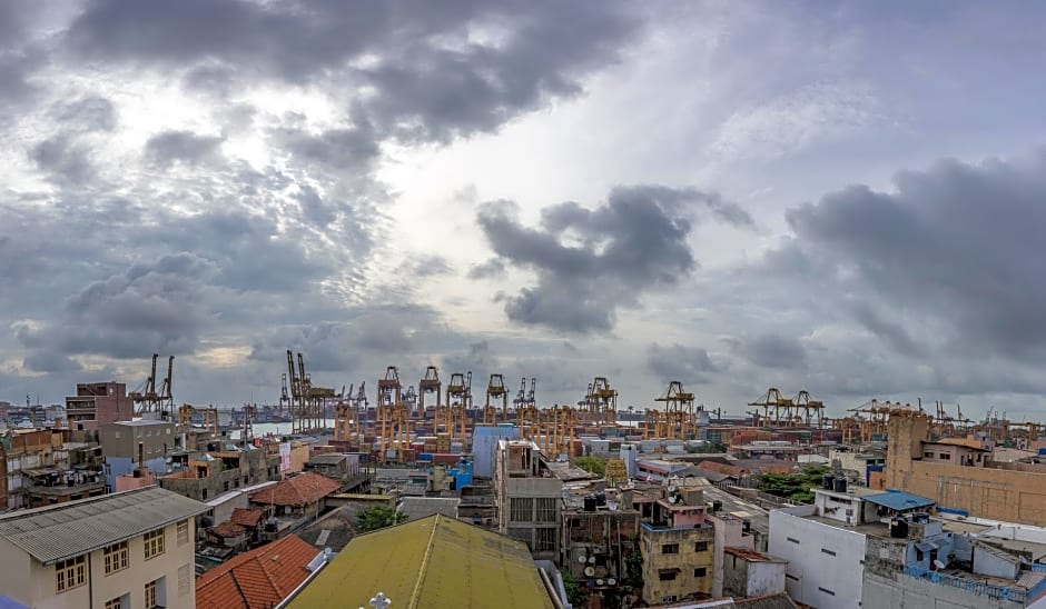 Metro Port City Hotel