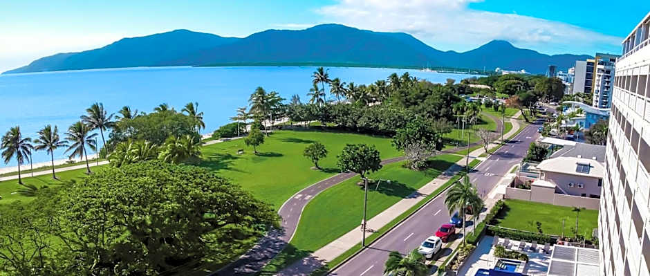 Cairns Harbourside Hotel
