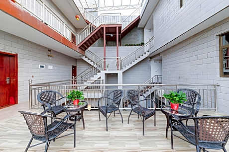 Floral Hotel·Huashan Qishan Guesthouse Huashan Scenic Area Visitor Center