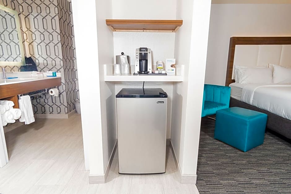 Holiday Inn Express Hollywood Walk of Fame By IHG